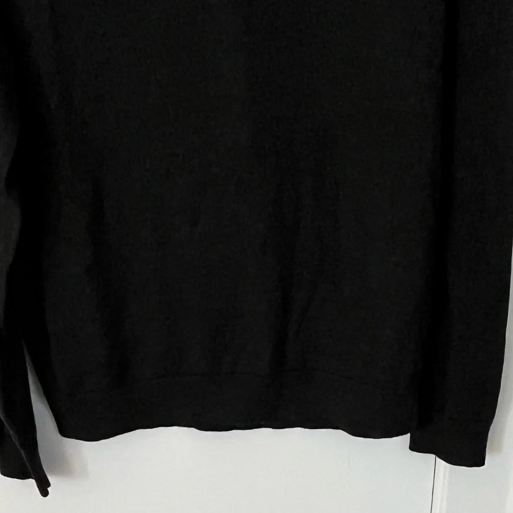 NWT Gap Men’s 100% Merino Wool Charcoal V Neck Sweater Size M Preppy Classic